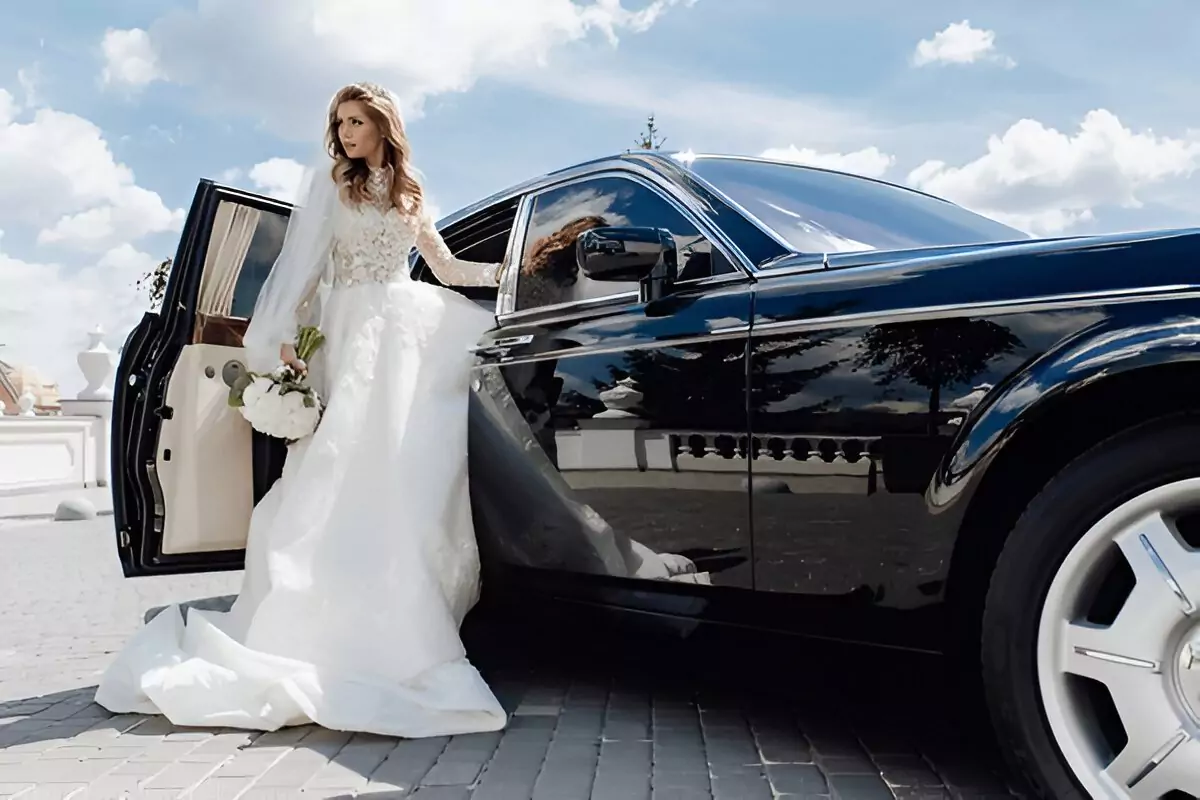 wedding-event-car-6826043a3a44c
